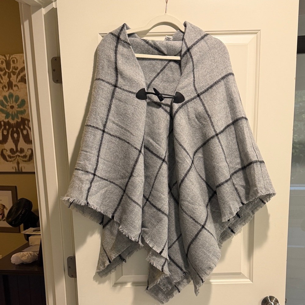 Max Studio Gray Plaid Poncho with Toggle